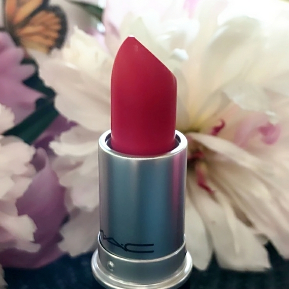 MAC Lashes To Lips Kit: Relentlessly Red Lipstick, Mini MacStack + *BNIB - Picture 9 of 16